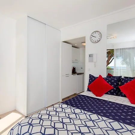 Appartement Cozy With Sea View, Swimming Pool And Greenery