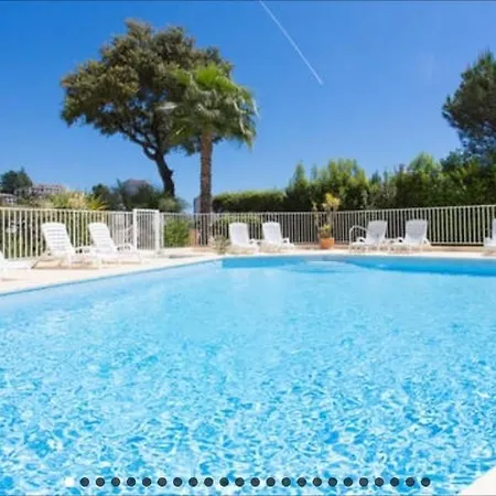 Cozy With Sea View, Swimming Pool And Greenery Apartment Cannes
